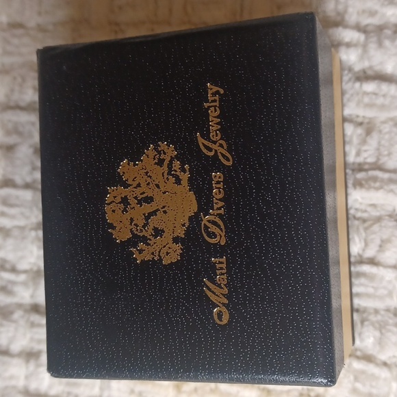 Maui Divers Box 📦 - Picture 2 of 8